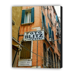 Street Romance in Italy